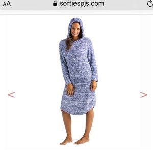 Softies Hooded Soft Marshmallow Hooded Lounger